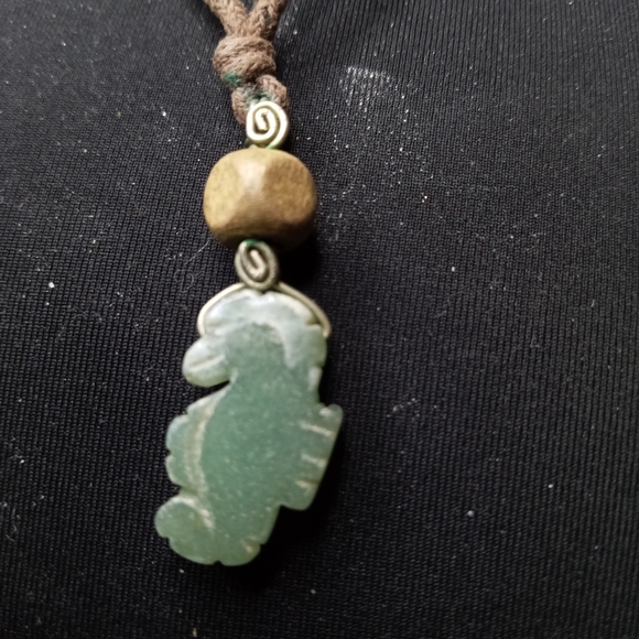 Jade carved seahorse adjustable necklace - Picture 3 of 5